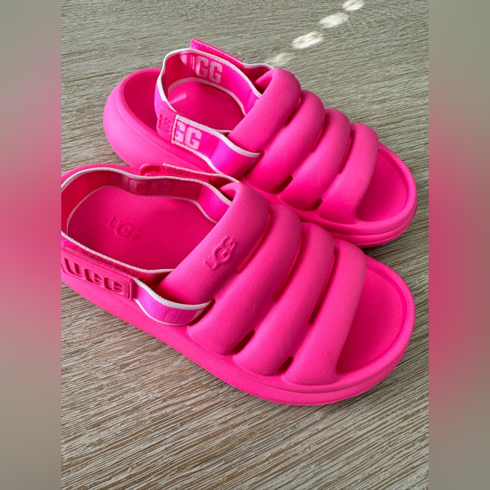 UGG Women’s Sport Yeah sandal- size 5